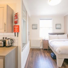 Studio for rent for €2,050 per month in Dublin, Aungier Street