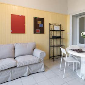 Apartment for rent for €2,520 per month in Milan, Piazza Lima