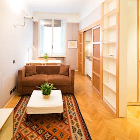 Studio for rent for €3,600 per month in Milan, Via Borgonuovo