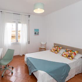 Private room for rent for €710 per month in Barcelona, Avinguda Meridiana