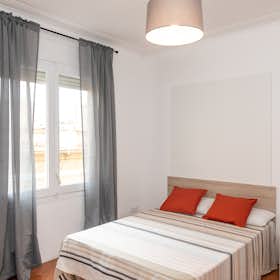 Private room for rent for €720 per month in Barcelona, Avinguda Meridiana