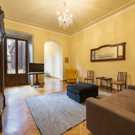 Apartment for rent for €2,400 per month in Florence, Via dell'Oriuolo