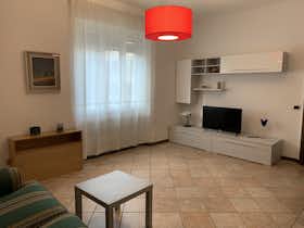 Apartamento para alugar por € 2.000 por mês em Varese, Via Magenta