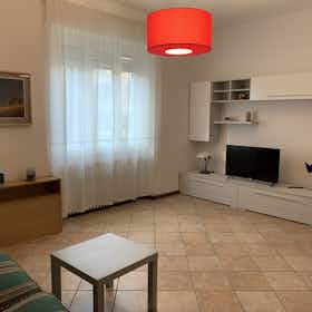 Appartement te huur voor € 2.000 per maand in Varese, Via Magenta