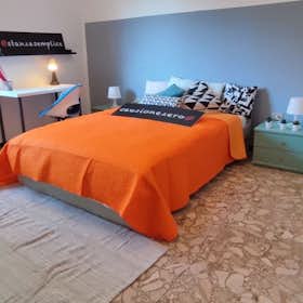 Private room for rent for €395 per month in Sassari, Via Duca degli Abruzzi