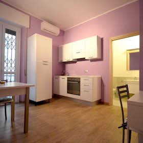 Apartment for rent for €1,710 per month in Milan, Via Bordighera