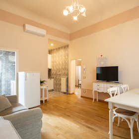 Apartment for rent for €2,900 per month in Florence, Via del Leone