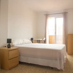 Private room for rent for €455 per month in Valencia, Calle Higinio Noja