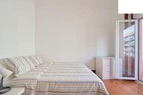 Private room for rent for €550 per month in Lisbon, Avenida Praia da Vitória