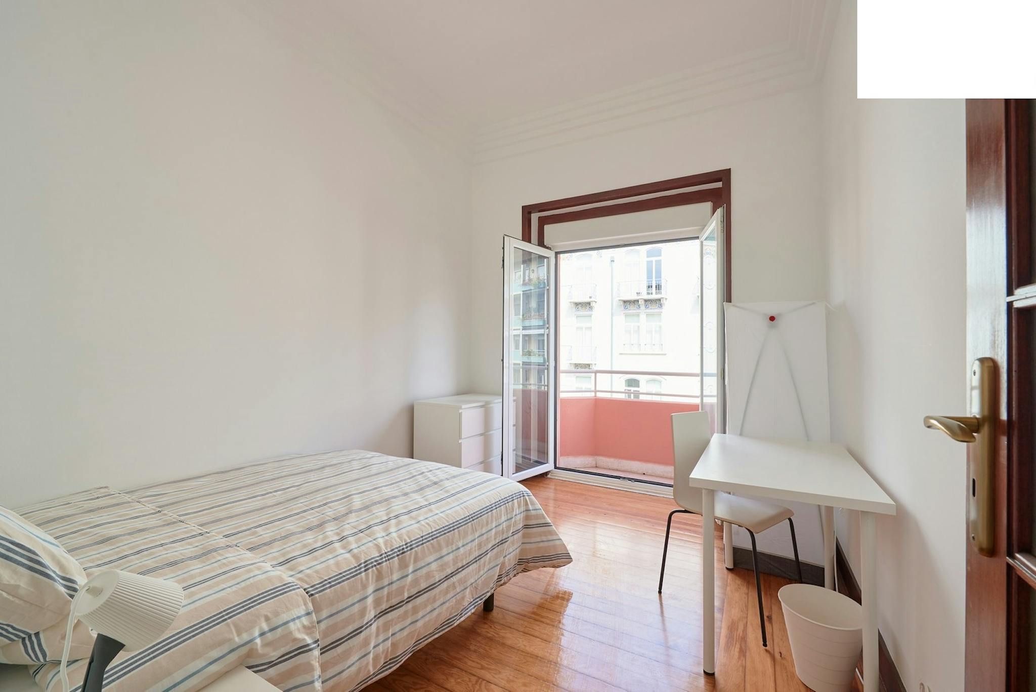 Avenida Praia da Vitória, Lisbon preview