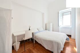 Private room for rent for €550 per month in Lisbon, Avenida Praia da Vitória