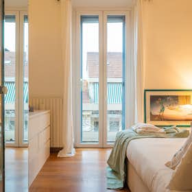 Apartment for rent for €3,450 per month in Milan, Corso di Porta Ticinese
