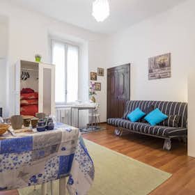 Studio for rent for €1,300 per month in Milan, Via Terraggio