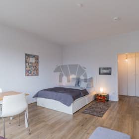 Apartment for rent for €1,390 per month in Berlin, Sächsische Straße