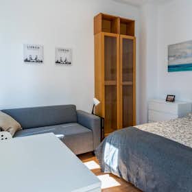 Private room for rent for €375 per month in Valencia, Avinguda Doctor Peset Aleixandre