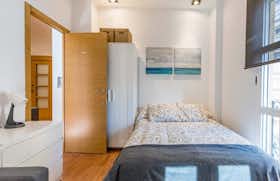 Private room for rent for €350 per month in Valencia, Avinguda Doctor Peset Aleixandre