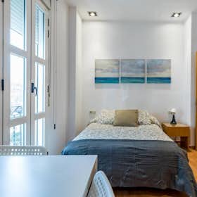 Private room for rent for €400 per month in Valencia, Avinguda Doctor Peset Aleixandre