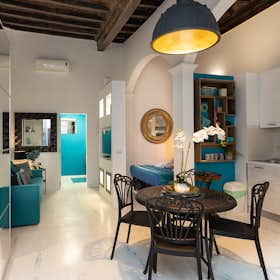 Apartment for rent for €2,150 per month in Rome, Via Giulia