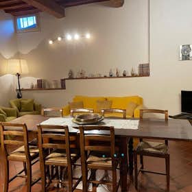 Apartment for rent for €3,000 per month in Florence, Via Fiesolana