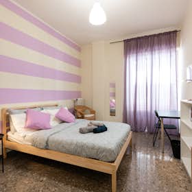 Privé kamer for rent for € 440 per month in Bari, Via Saverio Costantino
