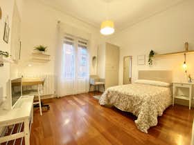 Private room for rent for €700 per month in Bilbao, Calle de Elcano