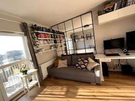 单间公寓 正在以 €650 的月租出租，其位于 Wrocław, ulica Ptasia