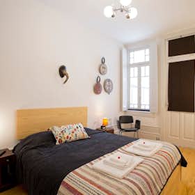 Private room for rent for €1,100 per month in Porto, Cais das Pedras