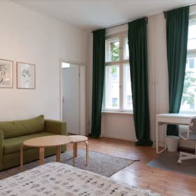 Apartment for rent for €1,550 per month in Berlin, Nansenstraße
