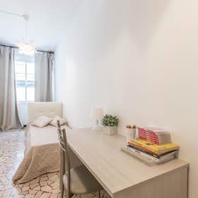 Private room for rent for €790 per month in Bologna, Via Francesco Todaro