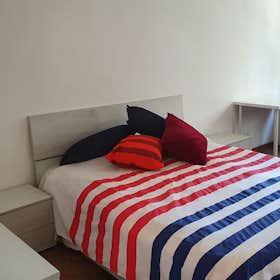 Private room for rent for €590 per month in Turin, Via Susa
