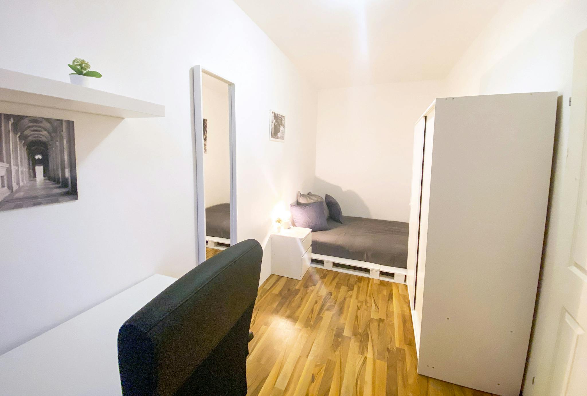 Schwarzhorngasse, Vienna preview