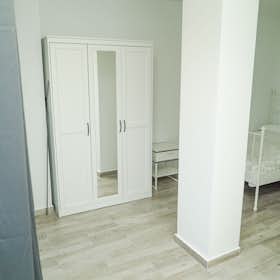 Private room for rent for €490 per month in Málaga, Avenida José Ortega y Gasset