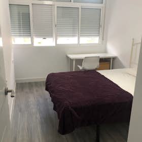 Private room for rent for €425 per month in Málaga, Calle Magistrado Salvador Barbera