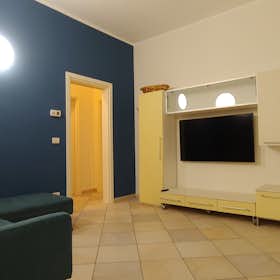 Apartment for rent for €2,300 per month in Bologna, Via Begatto