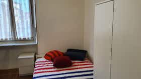 Private room for rent for €540 per month in Turin, Via Susa