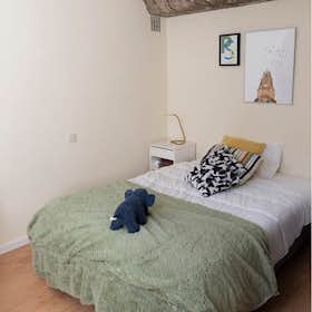Private room for rent for €390 per month in Porto, Rua das Taipas