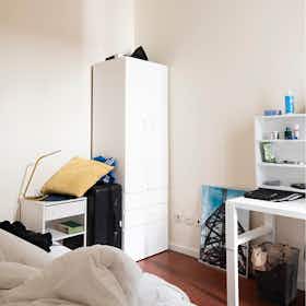 Private room for rent for €350 per month in Porto, Rua das Taipas