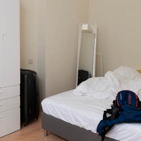 Private room for rent for €380 per month in Porto, Rua das Taipas
