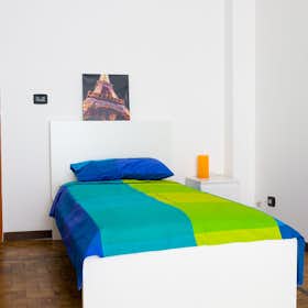 Appartamento in affitto a 500 € al mese a Turin, Piazza Tancredi Galimberti