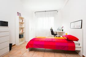 Appartement te huur voor € 500 per maand in Turin, Piazza Tancredi Galimberti