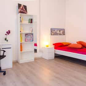 Appartement à louer pour 510 €/mois à Turin, Piazza Tancredi Galimberti
