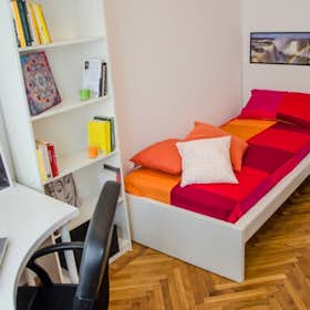 Private room for rent for €530 per month in Turin, Via Sant'Agostino