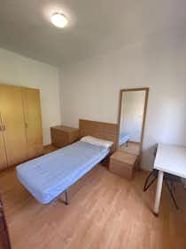 Mehrbettzimmer zu mieten für 400 € pro Monat in Sevilla, Avenida Alvar Núñez