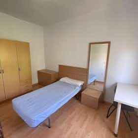 Shared room for rent for €400 per month in Sevilla, Avenida Alvar Núñez