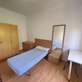 Mehrbettzimmer for rent for 400 € per month in Sevilla, Avenida Alvar Núñez