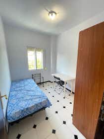 Private room for rent for €400 per month in Sevilla, Calle López de Gomara
