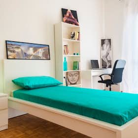 WG-Zimmer zu mieten für 560 € pro Monat in Turin, Corso Regina Margherita