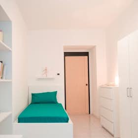 Private room for rent for €530 per month in Turin, Via Alfonso Bonafous