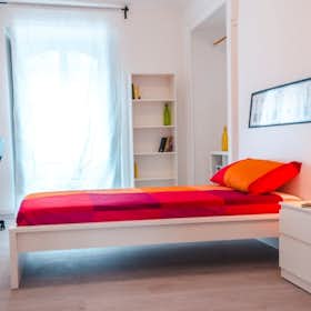 Apartment for rent for €540 per month in Turin, Piazza Emanuele Filiberto