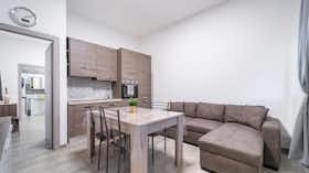 Appartamento in affitto a 1.200 € al mese a Bologna, Via del Faggiolo